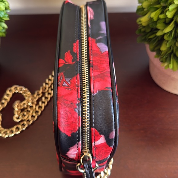 VICTORIA'S SECRET 🖤BLACK & RED❤️ BOLD FLORAL CHAIN STRAP CROSSBODY BAG 🌟NWT🌟 - Picture 11 of 17